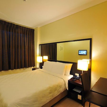 Go Hotels Iloilo מראה חיצוני תמונה