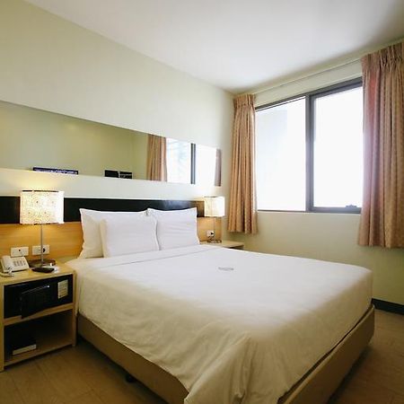 Go Hotels Iloilo חדר תמונה