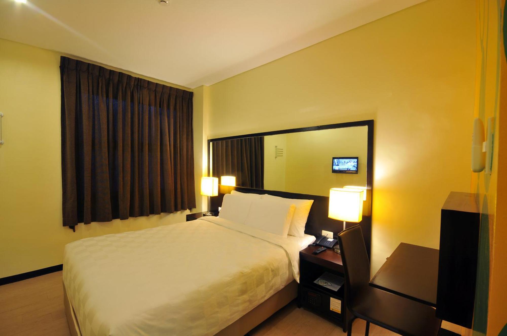 Go Hotels Iloilo מראה חיצוני תמונה