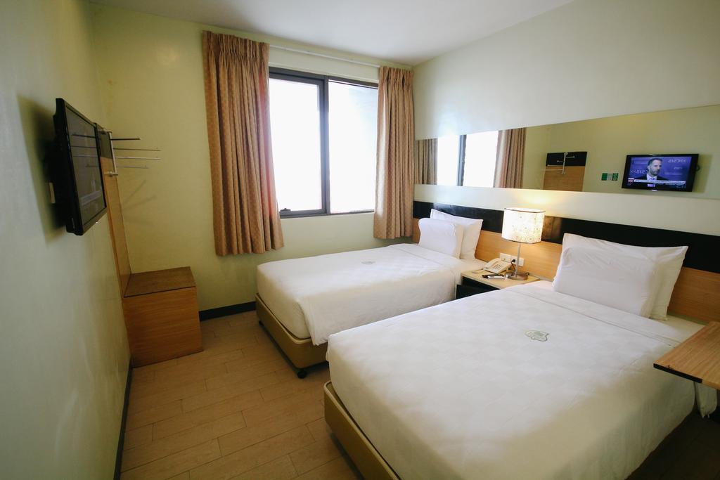 Go Hotels Iloilo מראה חיצוני תמונה