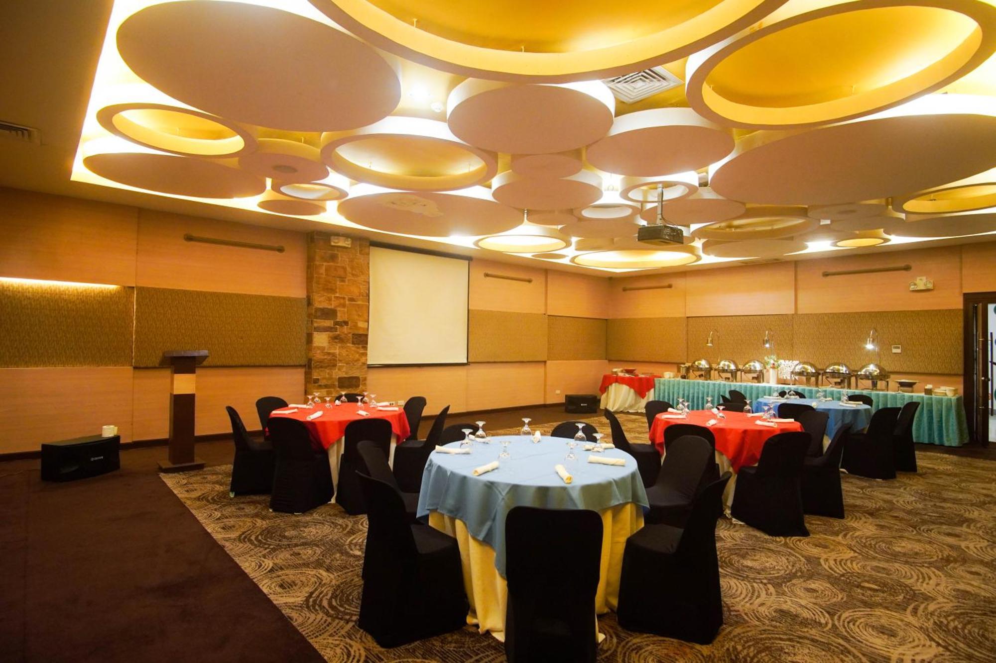 Go Hotels Iloilo מראה חיצוני תמונה