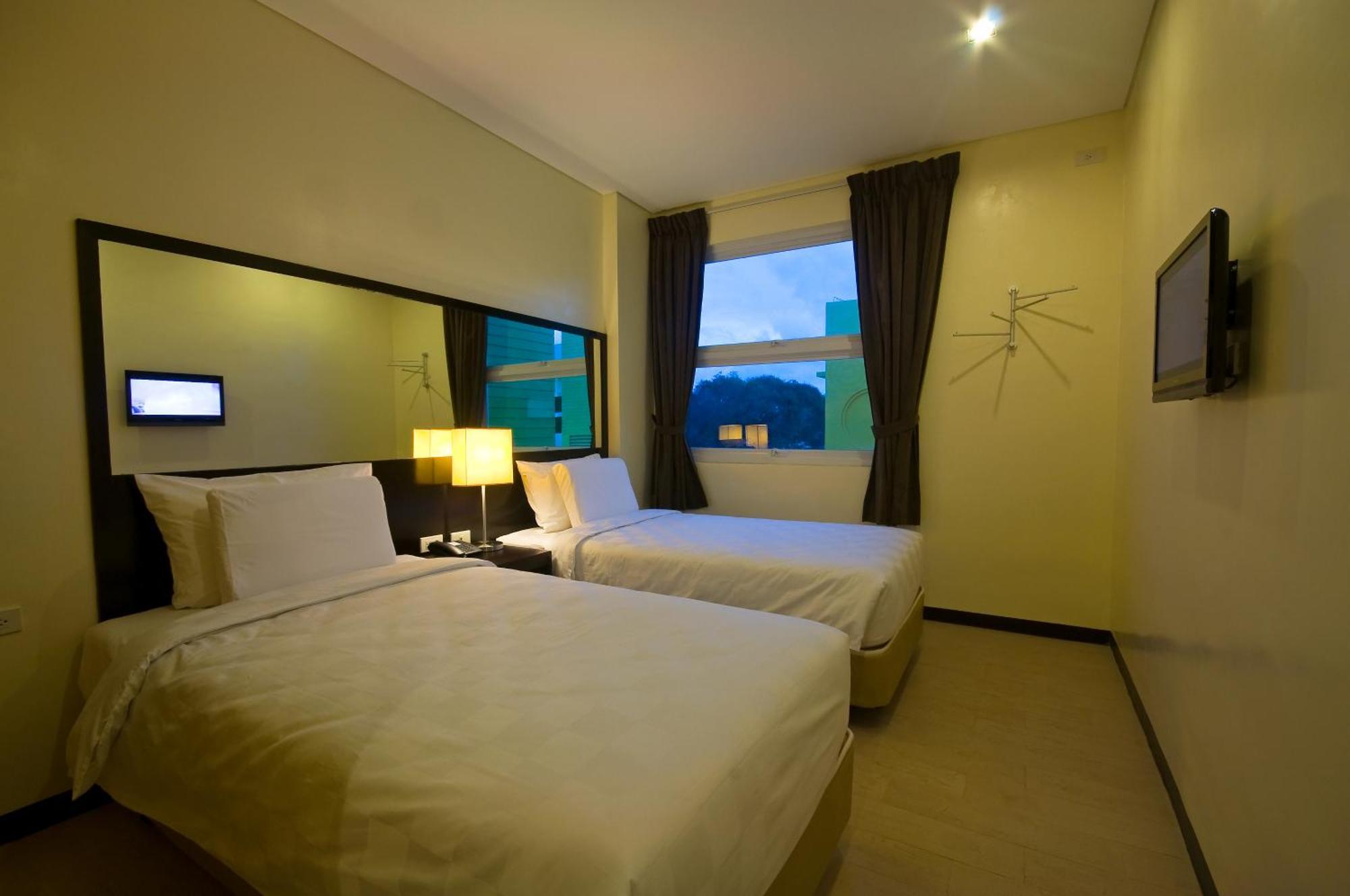 Go Hotels Iloilo מראה חיצוני תמונה