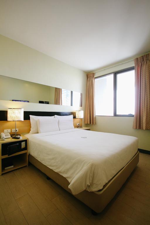Go Hotels Iloilo חדר תמונה