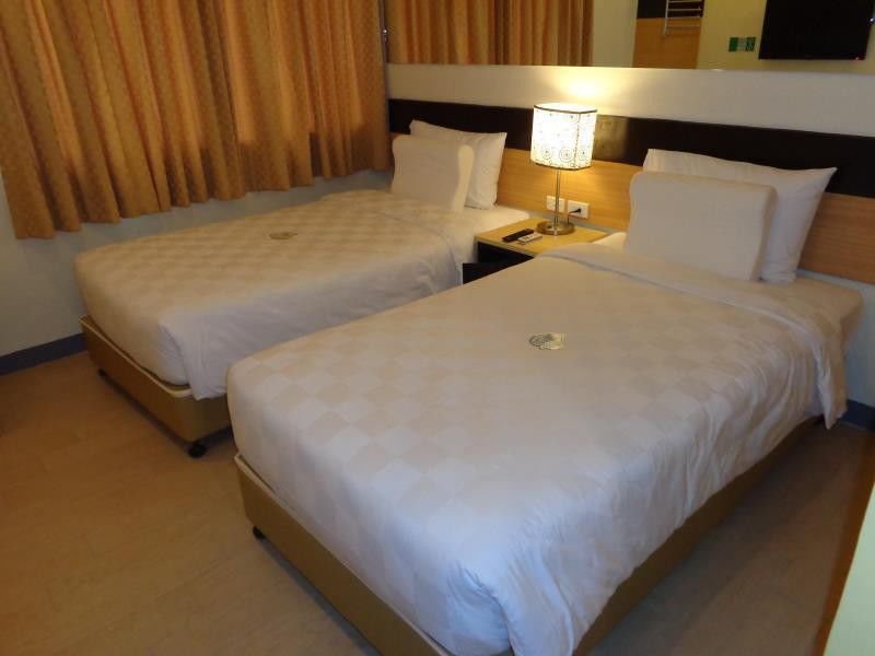 Go Hotels Iloilo מראה חיצוני תמונה