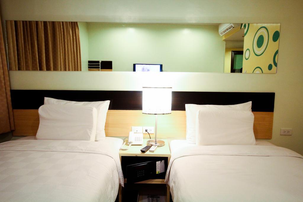 Go Hotels Iloilo מראה חיצוני תמונה