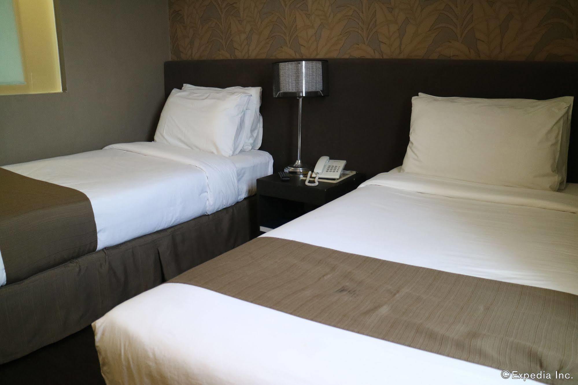 Go Hotels Iloilo מראה חיצוני תמונה