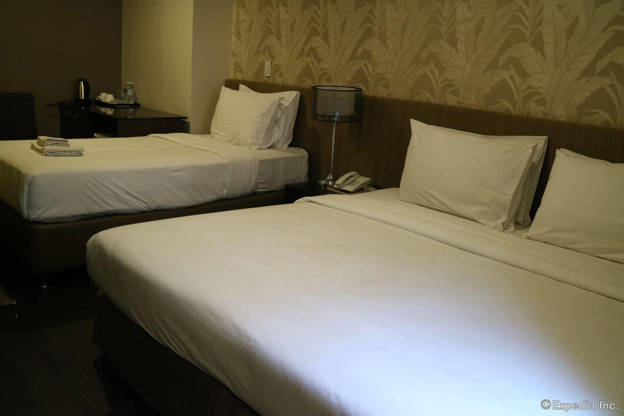 Go Hotels Iloilo מראה חיצוני תמונה