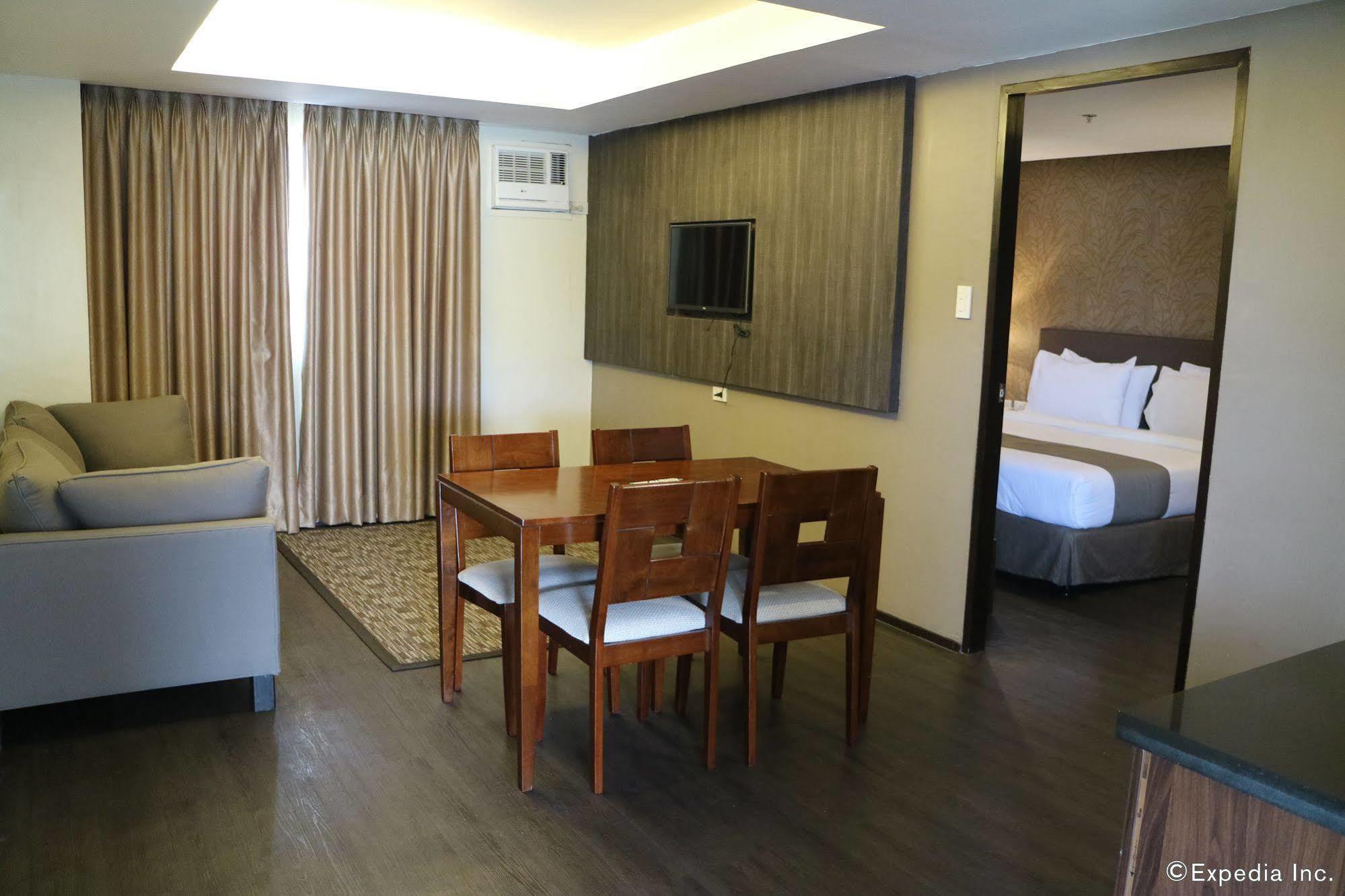 Go Hotels Iloilo מראה חיצוני תמונה