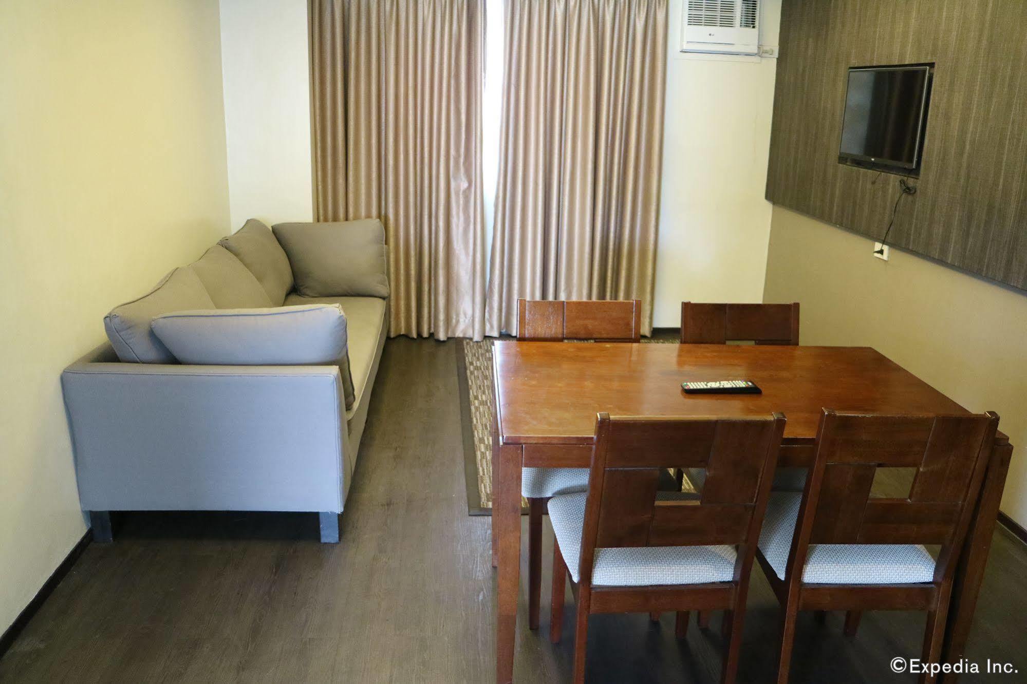 Go Hotels Iloilo מראה חיצוני תמונה